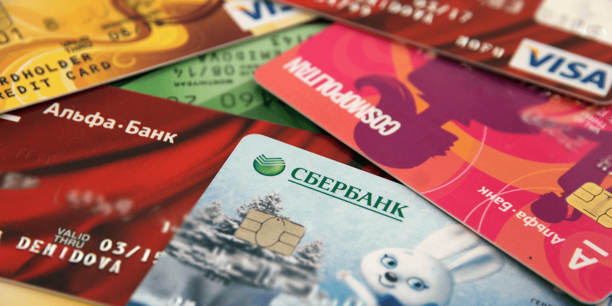 Кыргызстанцам в России заблокировали банковские карты: как решить проблему?