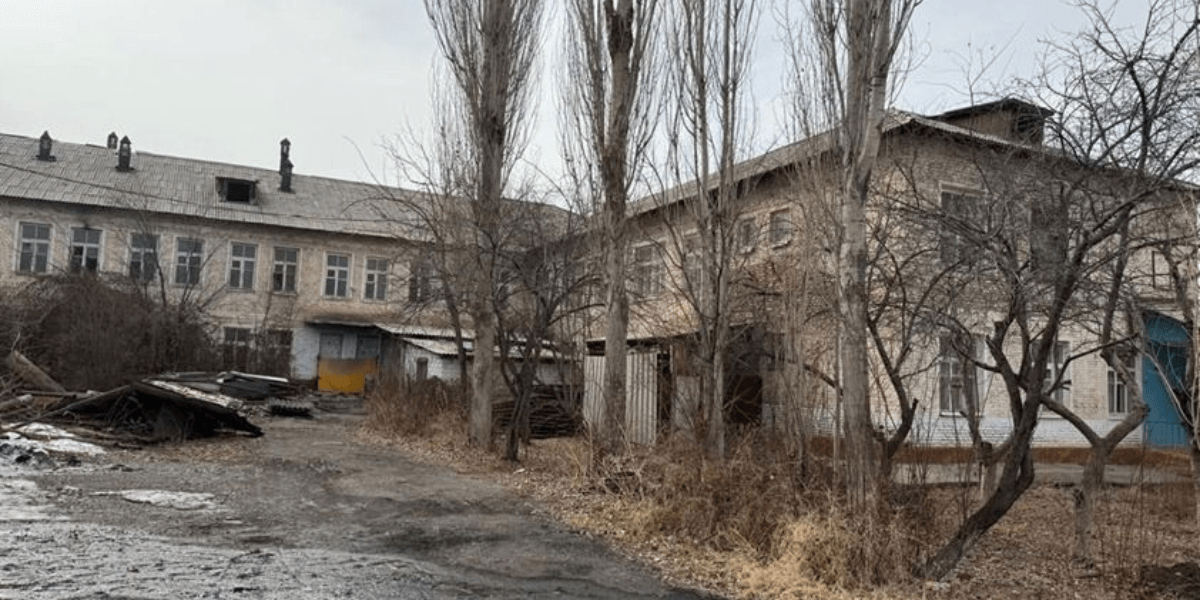 Здание больницы в Сулюкте вернули в госсобственность. Фото: ГКНБ.